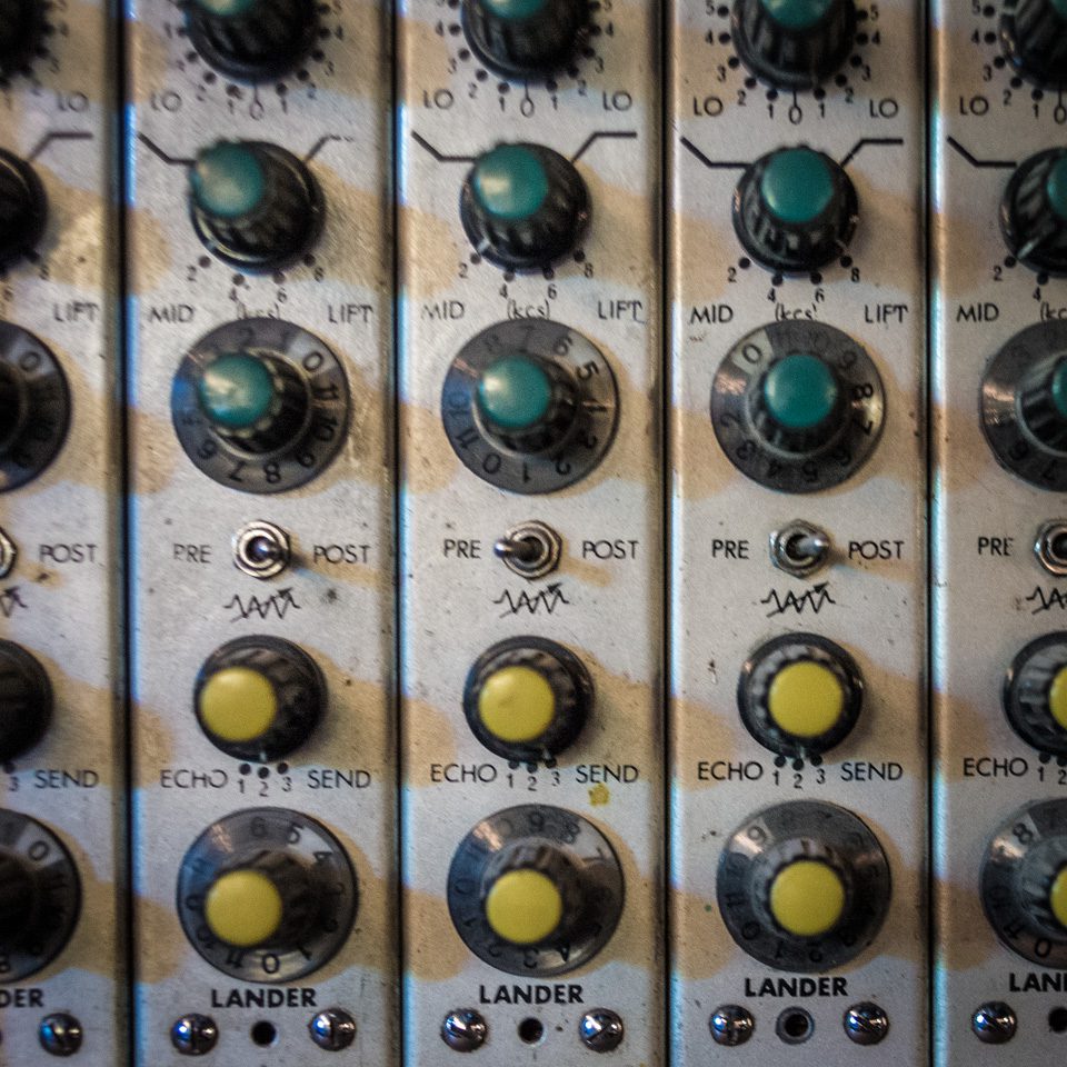 Mastering Engineer uses this EQ for mastering Audio
